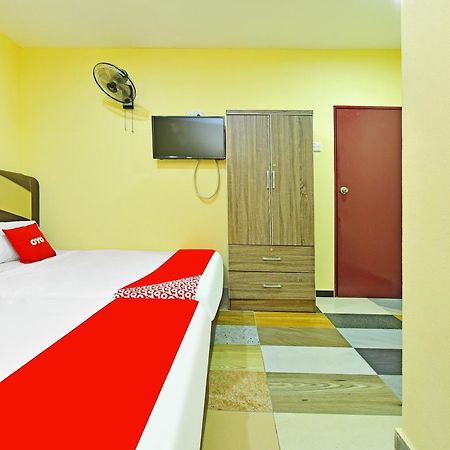 Oyo 873 Bamboo Inn Batu Feringgi Exterior foto