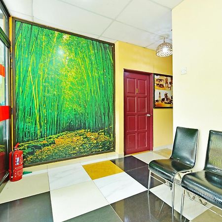 Oyo 873 Bamboo Inn Batu Feringgi Exterior foto